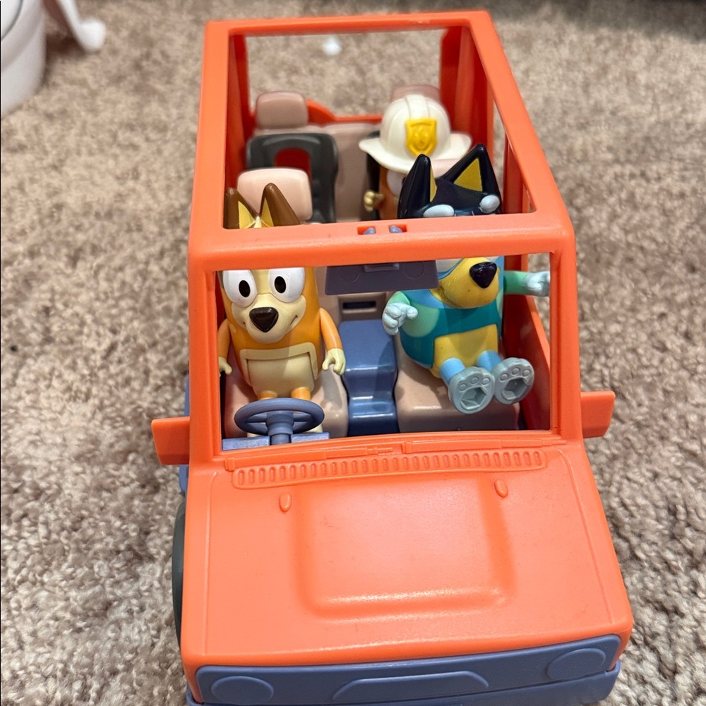 🔥Bluey Heeler Family Road Trip 4WD Car Play Vehicle+ Chilli Fits 4 Bluey🔥